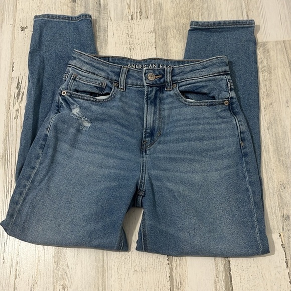 American Eagle Mom Jeans Size 2 Short - Picture 1 of 10
